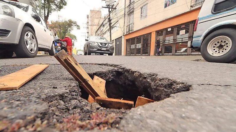 Baches y socavones, un peligro constante para los capitalinos [Fotorreportaje]